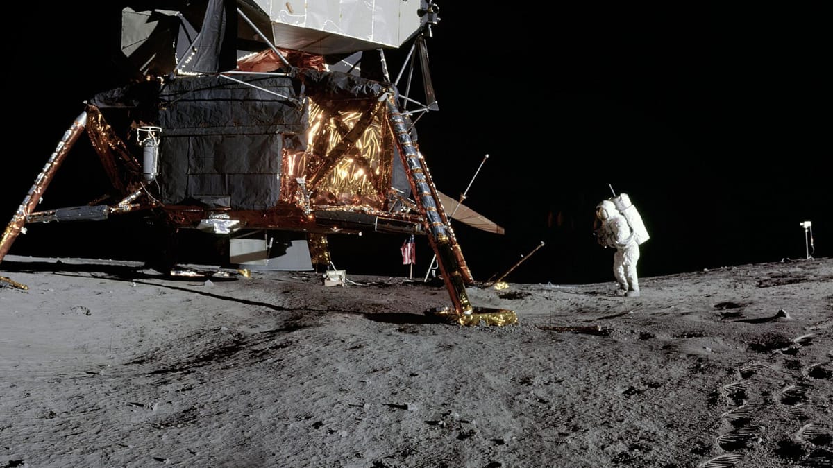 The second comers: the Moon mission of Apollo 12.