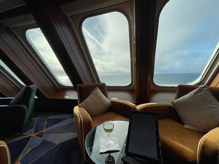 Interiors: The “Commodore Club” aboard the ocean liner Queen Mary 2.